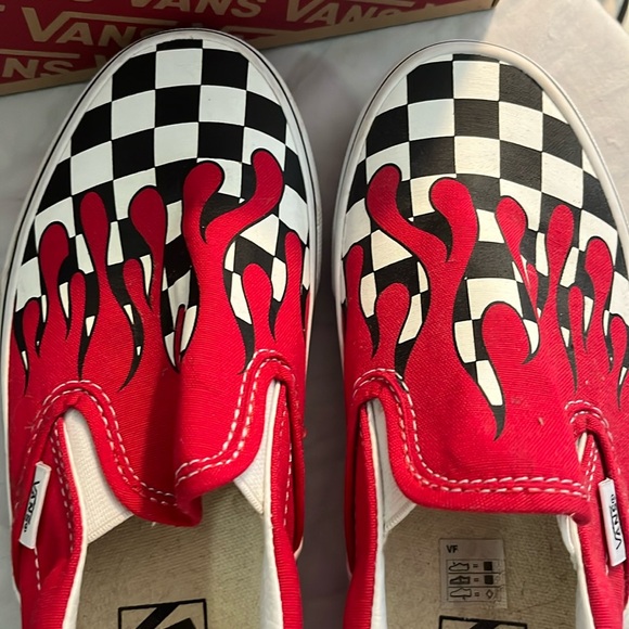 Checkered flame 🔥 slip on - Picture 2 of 12